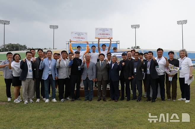 [서울=뉴시스]대한육상연맹 포상금 수여식. (사진=대한육상연맹 제공)