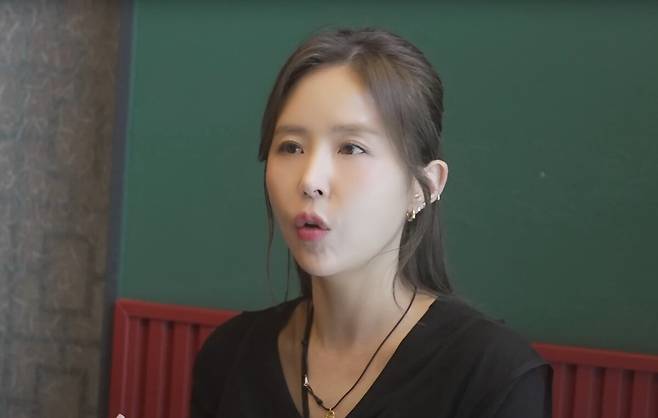 그룹 코요태 신지. 유튜브 채널 '어떠신지?!?' 캡처.