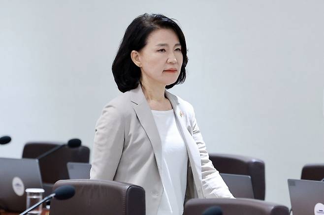 이진숙 방송통신위원장이 8일 서울 용산 대통령실 청사에서 열린 국무회의에 참석하고 있다. 2025.7.8 뉴시스