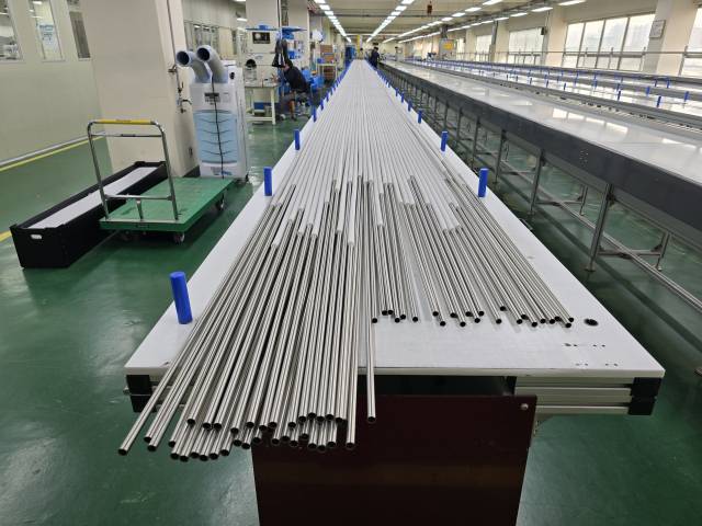 3일 경기 화성 우진 본사 원자력발전소용 계측기 제조 공장에 노내핵계측기(ICI) 부품이 쌓여있다. 사진제공=우진.