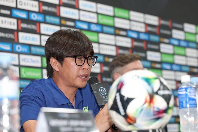 신상우 여자축구대표팀 감독은 8일 용인미르스타디움에서 열린 공식 기자회견에서 “E-1 챔피언십의 목표는 우승”이라고 힘주어 말했다. 사진제공｜대한축구협회