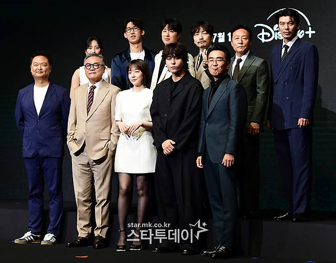 배우 김민(왼쪽위부터 시계방향), 이상진, 정윤호, 이동휘, 김종수, 김성오, 류승룡, 양세종, 임수정, 김의성, 강윤성 감독. <강영국 기자>