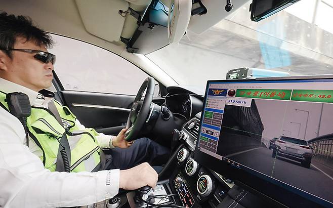 고속도로 순찰차는 급출발·급가속·급정지를 해야 하는 경우가 많아서 고장이 잦다.[사진｜뉴시스]