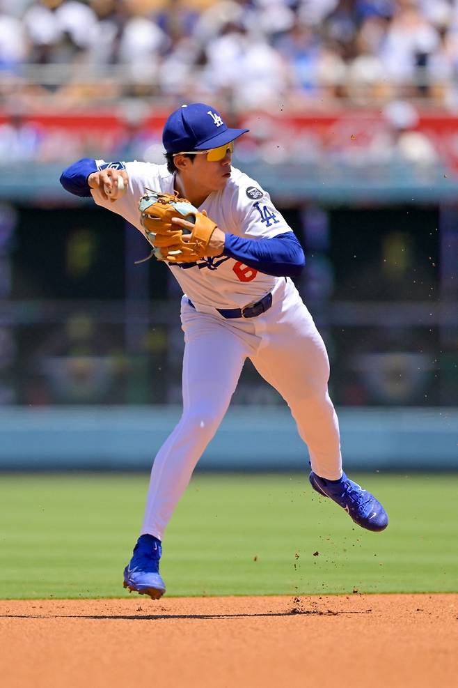 LA 다저스 김혜성이 미국 캘리포니아주 로스앤젤레스의 다저스타디움에서 열린 2025 미국 메이저리그(MLB) 휴스턴 애스트로스와의 홈경기에 6번타자 겸 2루수로 선발 출전해 4타수 1안타를 기록했다. 1회초와 2회초에는 호수비를 선보였다. Imagn Images 연합뉴스