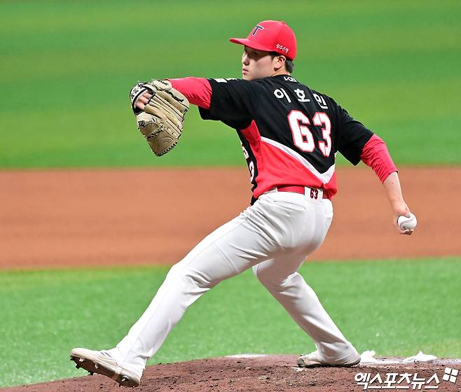 26일 오후 서울 구로구 고척스카이돔에서 열린 '2025 신한 SOL Bank KBO리그' KIA 타이거즈와 키움 히어로즈의 경기, 6회말 KIA 이호민이 공을 힘차게 던지고 있다. 엑스포츠뉴스 DB