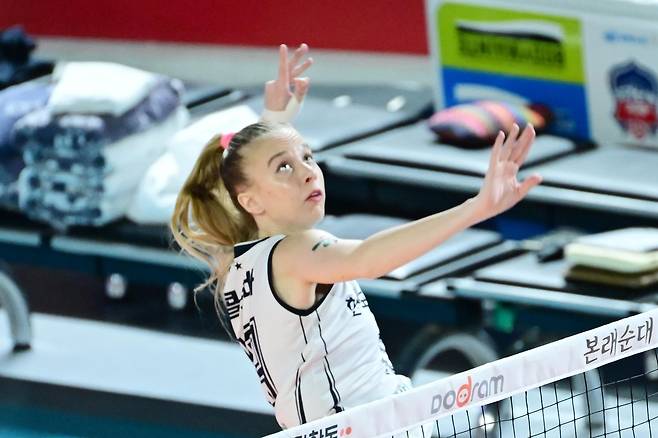 지난 시즌 도로공사에서 뛰었던 니콜로바 [한국배구연맹 제공. 재판매 및 DB 금지]