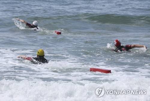 수상구조대 훈련모습 [연합뉴스 자료사진]
