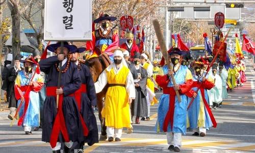 조선왕조실록 이안 재연행사 [연합뉴스 자료사진]