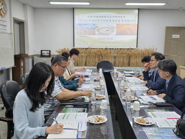 광주광역시 농업기술센터는 9일 농촌진흥청 국립식량과학원과 함께 광주지역 국산밀 생산·가공·유통 현장을 방문했다. 광주광역시 제공