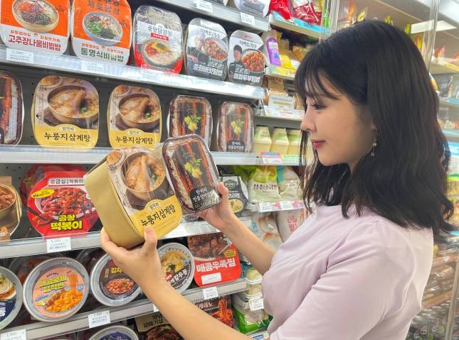 GS25가 오는 10일 '닭다리누룽지삼계탕'과 '한마리민물장어덮밥'을 출시한다./사진=GS리테일 제공