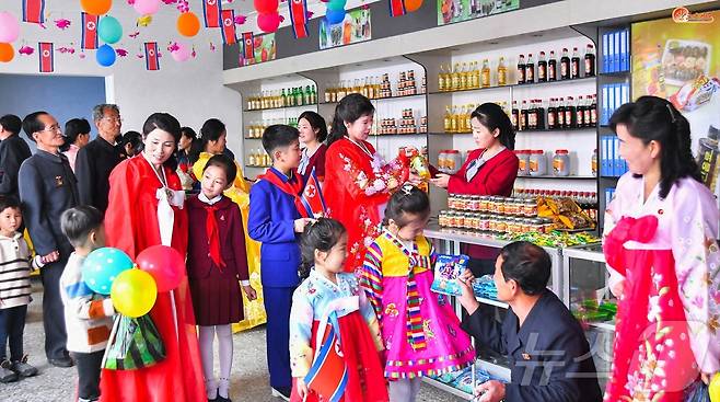 (평양 노동신문=뉴스1) = 북한의 상점 모습. [국내에서만 사용가능. 재배포 금지. DB 금지. For Use Only in the Republic of Korea. Redistribution Prohibited] rodongphoto@news1.kr