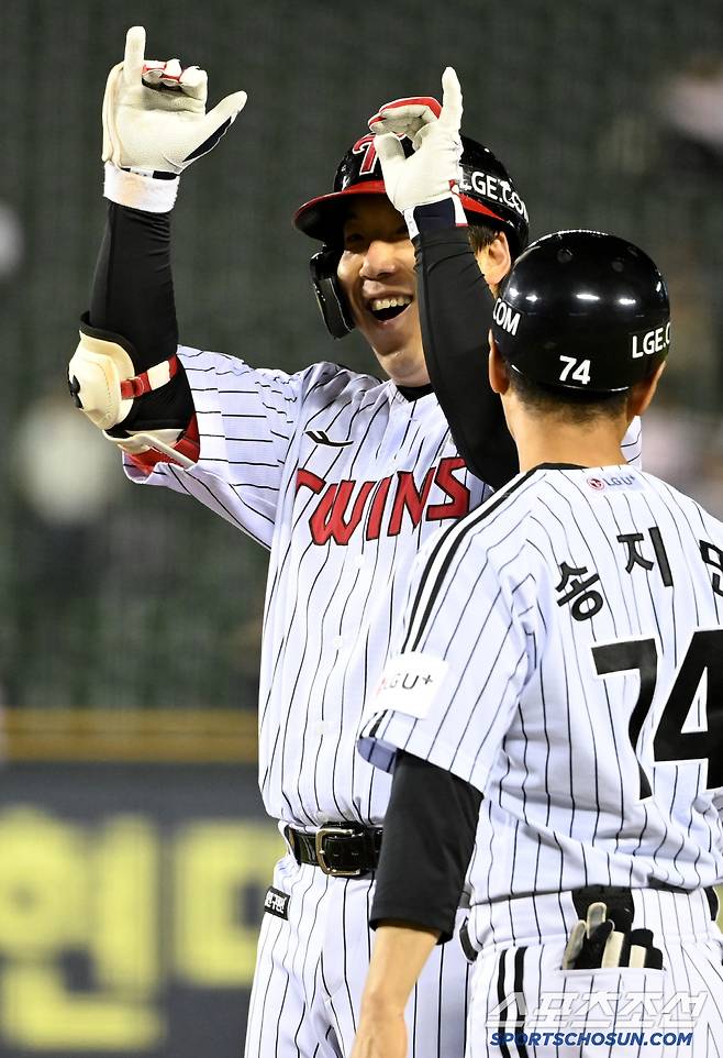 11일 잠실야구장에서 열린 SSG와 LG의 경기, 7회말 1사 3루 김현수가 1타점 적시타를 치고 환호하고 있다. 잠실=허상욱 기자wook@sportschosun.com/2025.06.11/