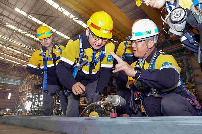 노진율 HD현대중공업 사장은 지난 8일 HD현대삼호 사업장을 방문해 현장 안전 활동을 펼쳤다.ⓒHD현대중공업