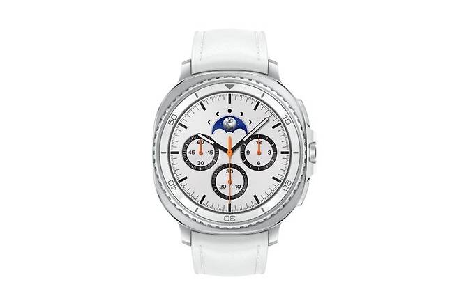 갤럭시 워치8클래식 46mm 화이트ⓒ삼성전자