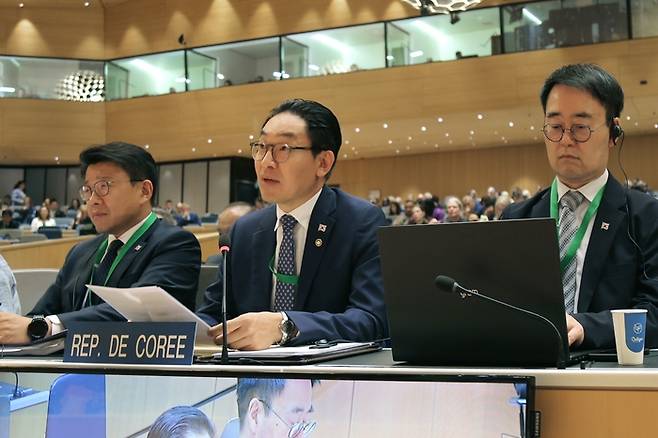 김완기 특허청장(사진 왼쪽 2번째)이 스위스 제네바에서 열린 '제66차 세계지식재산기구(WIPO) 총회'에 참석해 대표연설을 하고 있다.