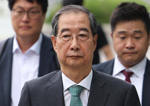 한덕수 전 국무총리가 2일 조은석 내란 특별검사팀 조사를 받기 위해 서울 서초구 서울고검 청사로 향하고 있다. 연합뉴스