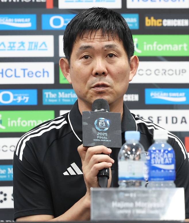 <yonhap photo-2993=""> 질문에 답하는 모리야스 감독 (용인=연합뉴스) 홍기원 기자 = 6일 경기도 용인미르스타디움에서 열린 2025년 동아시아축구연맹(EAFF) E-1 챔피언십(동아시안컵) 공식 기자회견에서 일본 모리야스 감독이 취재진 질문에 답하고 있다. 2025.7.6 xanadu@yna.co.kr/2025-07-06 14:26:03/ <저작권자 ⓒ 1980-2025 ㈜연합뉴스. 무단 전재 재배포 금지, AI 학습 및 활용 금지></yonhap>
