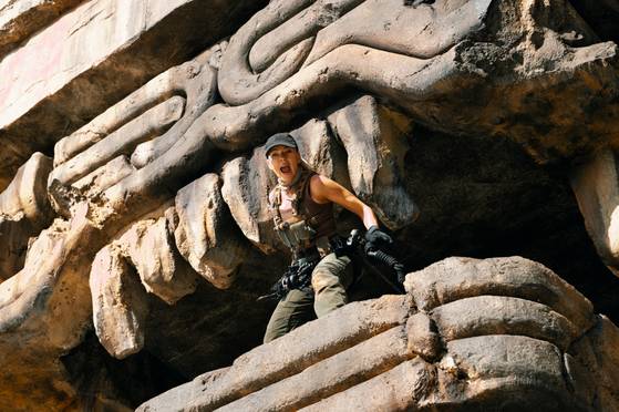 스칼렛 요한슨이 특수 작전 전문가로 출연한 영화 '쥬라기 월드:새로운 시작'. [사진 유니버설픽쳐스]