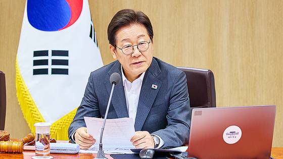 이재명 대통령이 8일 서울 용산 대통령실 청사에서 열린 국무회의에서 발언하고 있다. 뉴스1