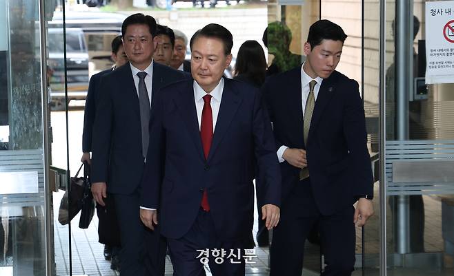 12·3 비상계엄과 관련해 특검의 수사를 받는 윤석열 전 대통령이 두 번째 영장실질심사를 받기 위해 9일 오후 서울 서초구 중앙지법으로 출석하고 있다. 2025.07.09 문재원 기자