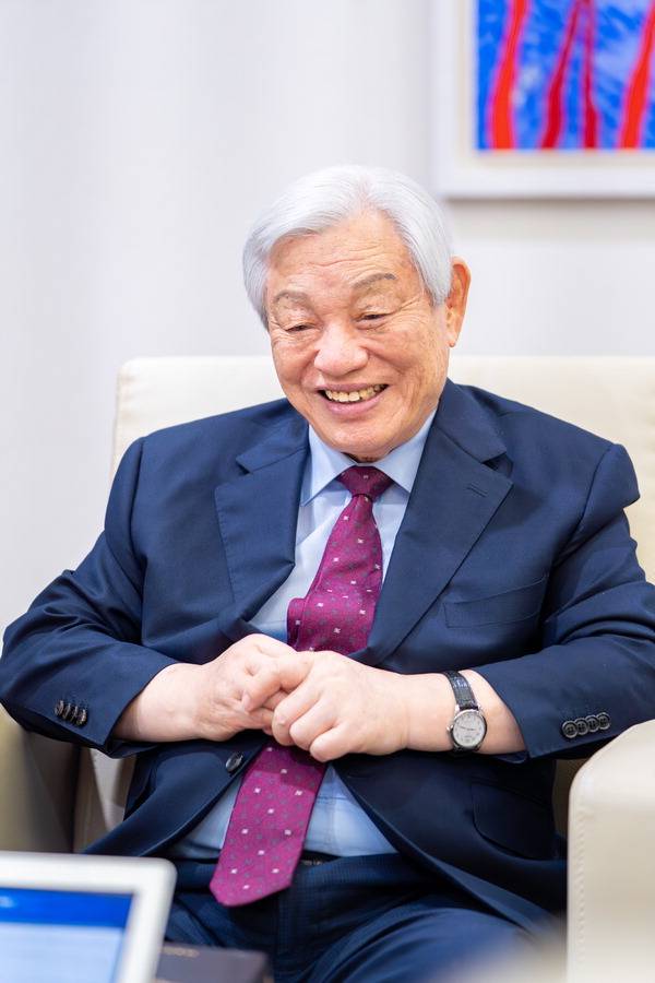 IYF 설립자 박옥수 목사가 올해 월드캠프에 관해 설명하고 있다. IYF 제공