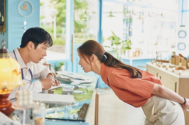 Ahn Bo-hyun (left) and Lim Yoon-a starring in "Pretty Crazy" (CJ ENM)