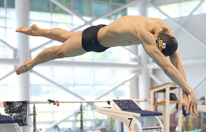 Swimmer Kim Woo-min trains at the Jincheon National Training Center in North Chungcheong on July 8. [YONHAP]