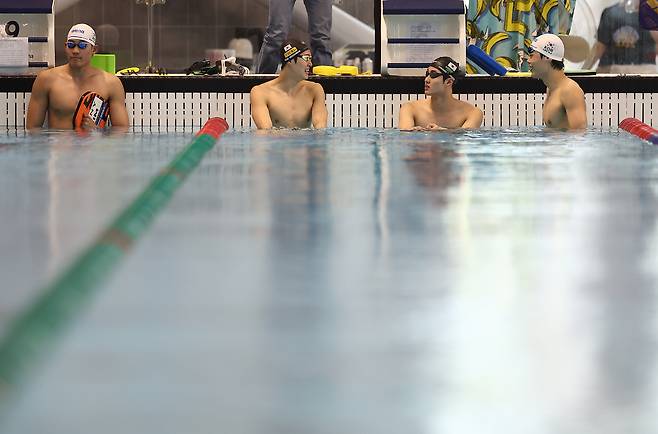 From left, swimmers Kim Young-beom, Kim Woo-min, Hwang Sun-woo and Lee Ho-joon train at the Jincheon National Training Center in North Chungcheong on July 8. [YONHAP]