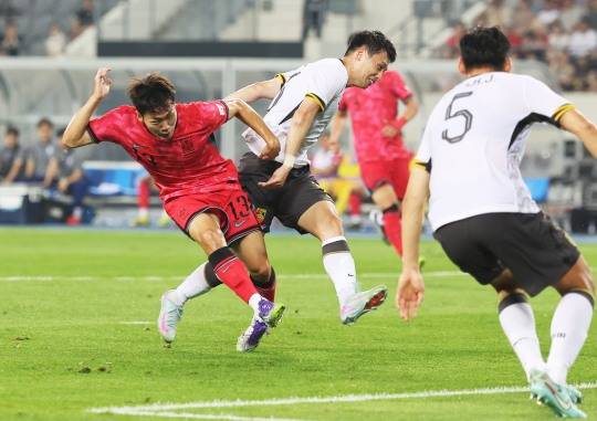 슛하는 강상윤. 사진[연합뉴스]