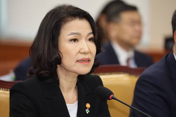 ▲ 이진숙 방송통신위원장이 6월27일 국회 과학기술정보방송통신위원회 전체회의에서 의원질의에 답하고 있다. ⓒ연합뉴스