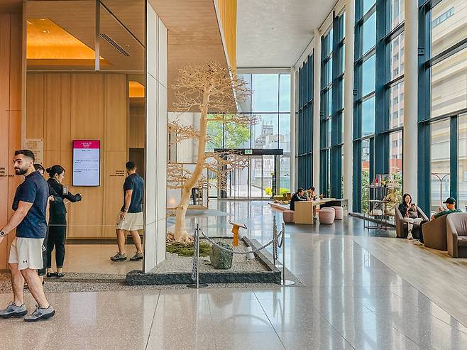 호텔 로비 / 사진=권효정 여행+ 기자