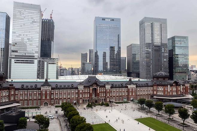 복합개발로 신축 빌딩이 늘고 있는 일본 도쿄 마루노우치 전경.  매경DB