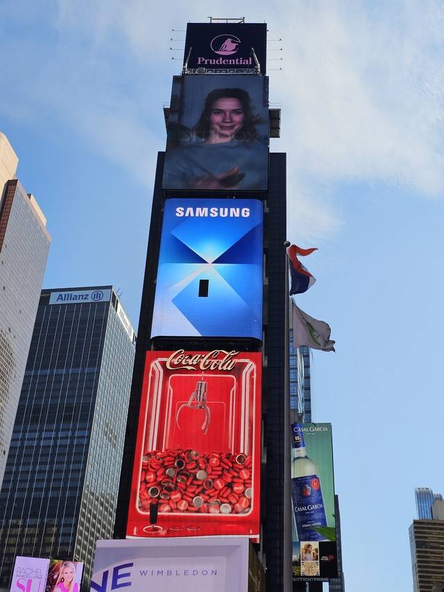 브로드웨이 속 갤럭시  : 삼성전자가 9일 오전 미국 뉴욕 브루클린에서 열리는 신제품 공개 행사 ‘갤럭시 언팩 2025’에서 폴더블폰 신제품 ‘갤럭시Z 폴드·플립7’을 처음 선보이는 가운데 브로드웨이 중심 옥외광고판에 관련 홍보 영상이 송출되고 있다.