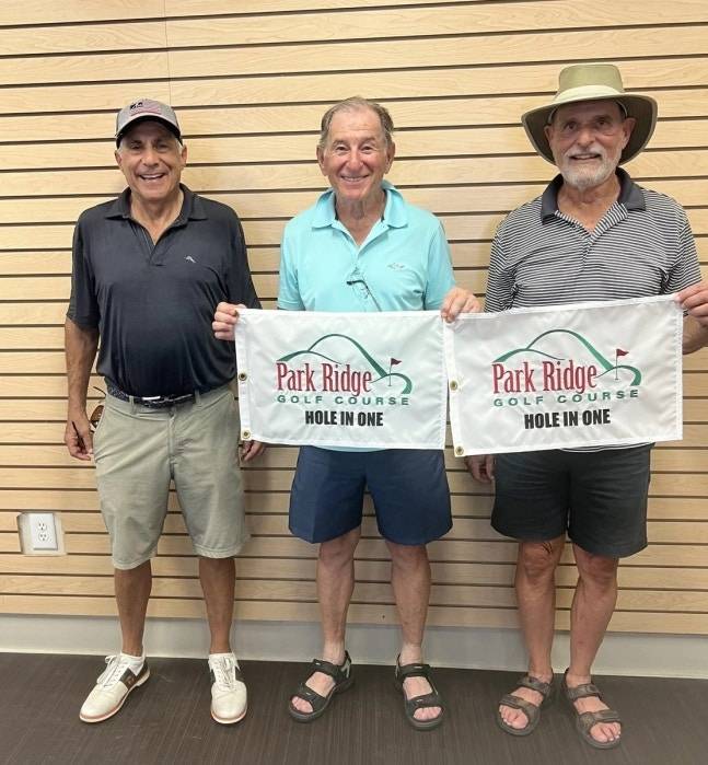 두번 홀인원을 한 마티 러너(가운데)와 동반자들. [소셜 미디어]