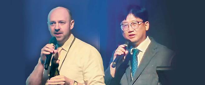 앤드류 밀라드(왼쪽) 주한 유럽상공회의소(ECCK) 지부장, 김명근 현대로템 기동체계개발실 상무