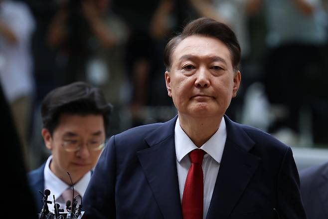 윤석열 전 대통령이 9일 오후 서울 서초구 서울중앙지방법원에서 열린 구속 전 피의자심문(영장실질심사)을 받기 위해 출석하고 있다. 2025.07.09 사진공동취재단