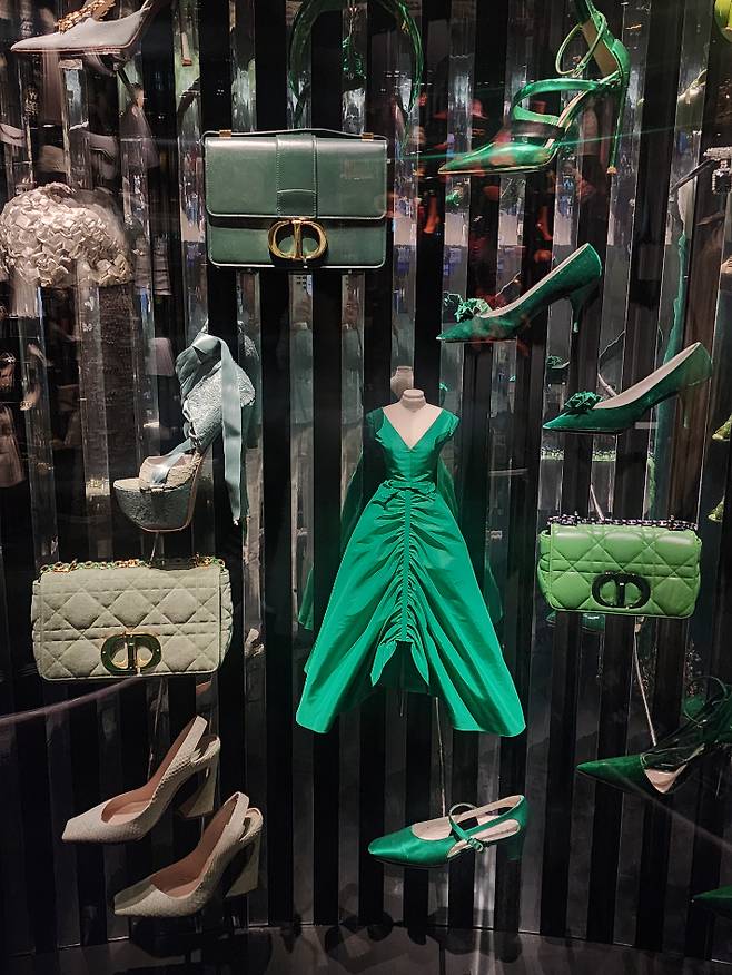 '크리스챤 디올: 디자이너 오브 드림스' 전시 공간. 곽인숙 기자