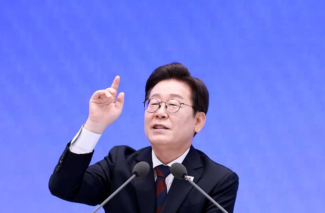 취임 30일 기자회견, 질문 받는 이재명 대통령     (서울=연합뉴스) 홍해인 기자 = 이재명 대통령이 3일 청와대 영빈관에서 열린 '대통령의 30일, 언론이 묻고 국민에게 답하다' 기자회견에서 취재진의 질문을 받고 있다. 2025.7.3     hihong@yna.co.kr (끝)   <저작권자(c) 연합뉴스, 무단 전재-재배포, AI 학습 및 활용 금지> 연합뉴스