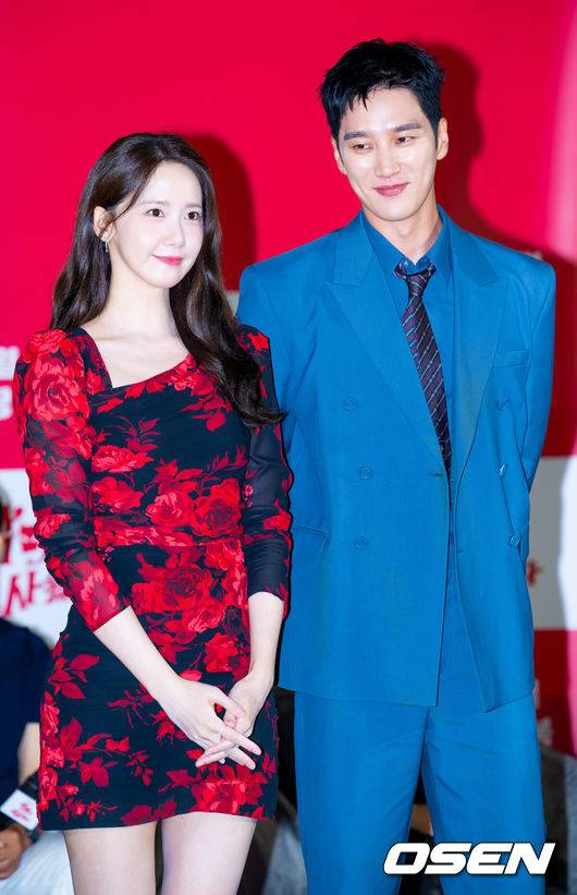 [OSEN=민경훈 기자] 9일 오전 서울 용산구 CGV 용산아이파크몰에서 영화 '악마가 이사왔다' 제작보고회가 열렸다.영화 '악마가 이사왔다'(이상근 감독)는 새벽마다 악마로 깨어나는 '선지'(임윤아 분)를 감시하는 기상천외한 아르바이트를 하게 된 청년 백수 '길구'(안보현)의 영혼 탈탈 털리는 이야기를 담은 악마 들린 코미디다.배우 임윤아와 안보현이 미소짓고 있다. 2025.07.09 / rumi@osen.co.kr