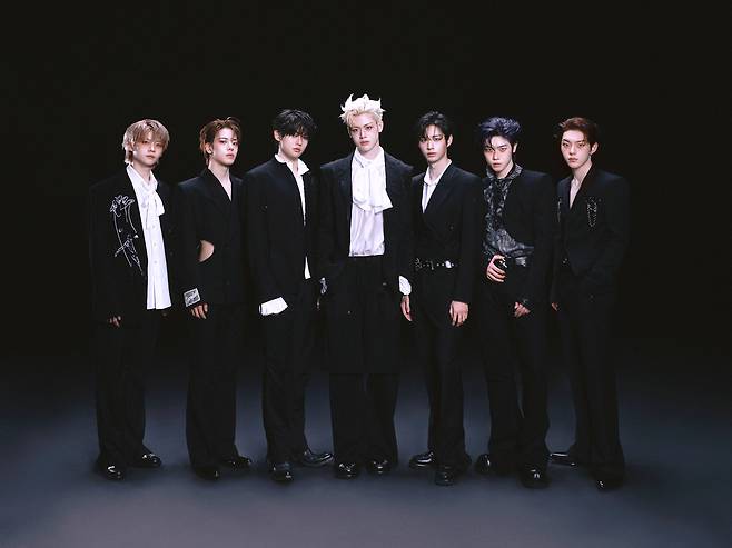 미니 앨범&nbsp;‘스노이 서머’로 돌아온 그룹 클로즈유어아이즈. 왼쪽부터 켄신, 송승호, 전민욱, 마징시앙, 김성민, 장여준, 서경배.&nbsp;&nbsp;언코어 제공