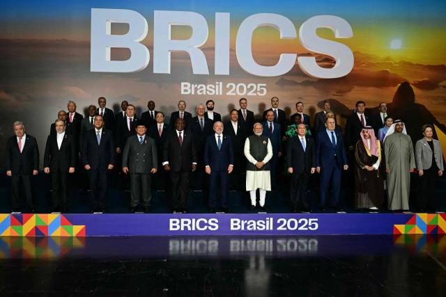 7일(현지 시간) 브라질 리우데자네이루에서 열린 브릭스(BRICS) 정상회의에 참석한 정상들이 기념 촬영을 하고 있다. EPA연합뉴스