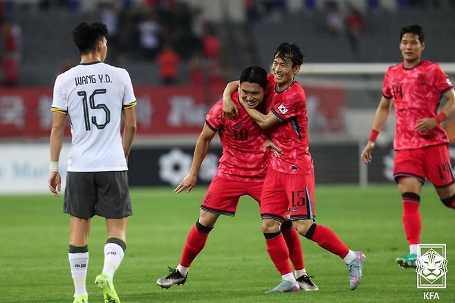 ▲&nbsp;동아시안컵 통산 6회 우승에 도전하는 '홍명보호'가 순조로운 첫걸음을 뗐다. 이동경(김천), 주민규(대전) 연속골을 앞세워 중국과 개막전에서 3골 차 낙승을 챙겼다. ⓒ 대한축구협회