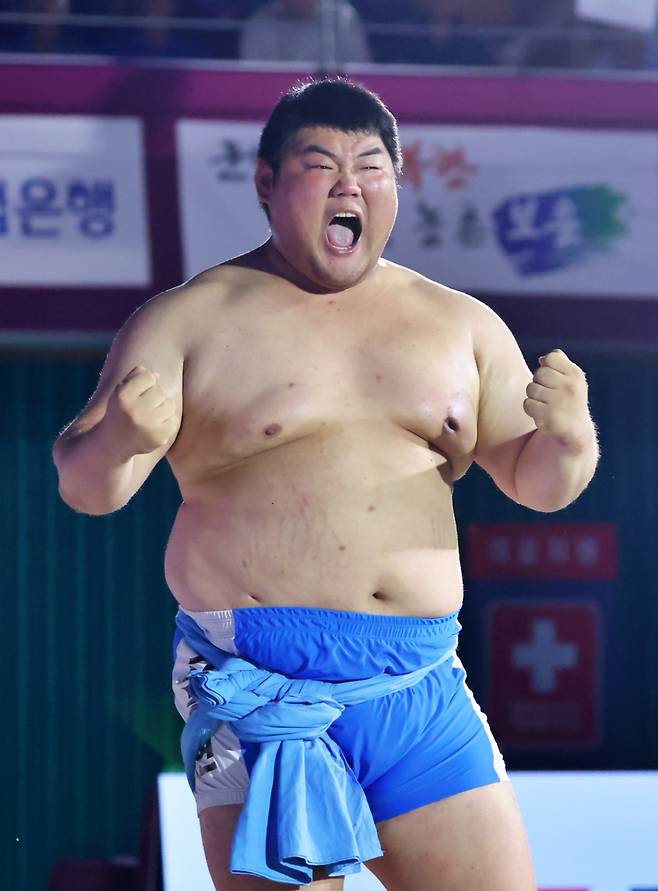 김동현(용인특례시청)이 우승 후 기쁨을 표하고 있다. /사진=대한씨름협회 제공