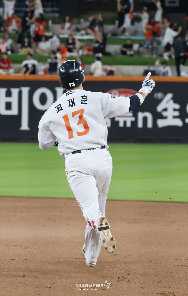 [포토] 최재훈 '역전 스리런, 이게 한화다'