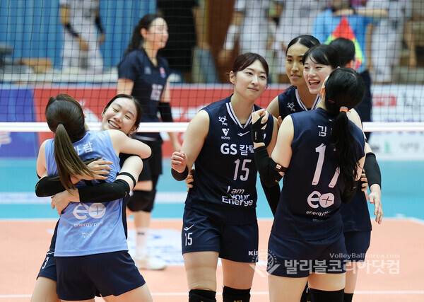 GS칼텍스 결승진출 환호, 한국도로공사에 3-1 승리.