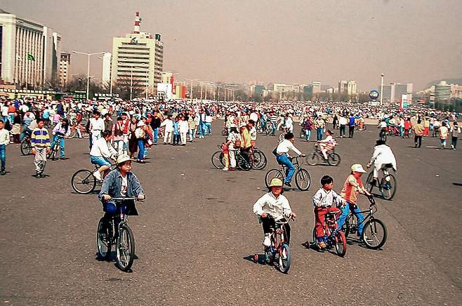 1994년 여의도광장에서 자전거 타는 시민들 [연합뉴스 자료사진]