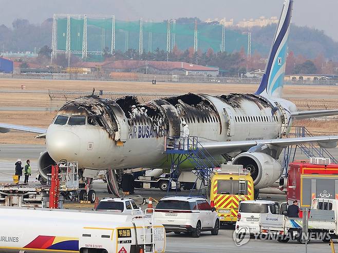 에어부산 화재 여객기 [연합뉴스 자료사진]