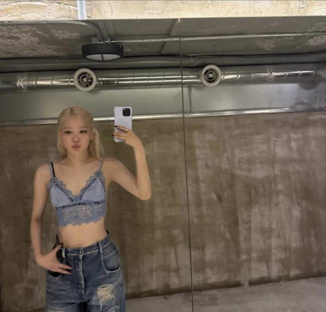 사진=그룹 블랙핑크 로제 SNS