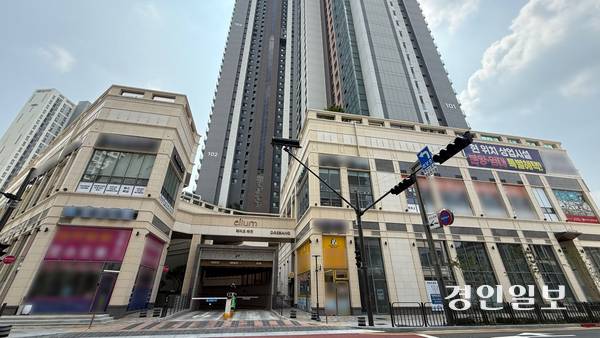 화성 동탄2신도시 택지개발지구 일상 10-1·2·3블록에 조성된 ‘동탄호수공원 대방 엘리움 레이크파크’ 전경. 2025.7.9 /윤혜경기자 hyegyung@kyeongin.com