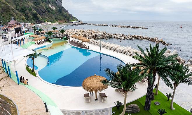 울릉군 남양리 성인용 해수풀장. 주변에 몽돌해수욕장이 있다. /자료사진